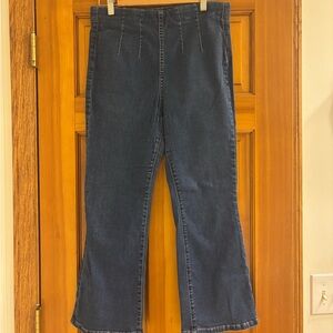 Free People Pull-On Ultra High Waist Crop Flare Jeans. Size: 29